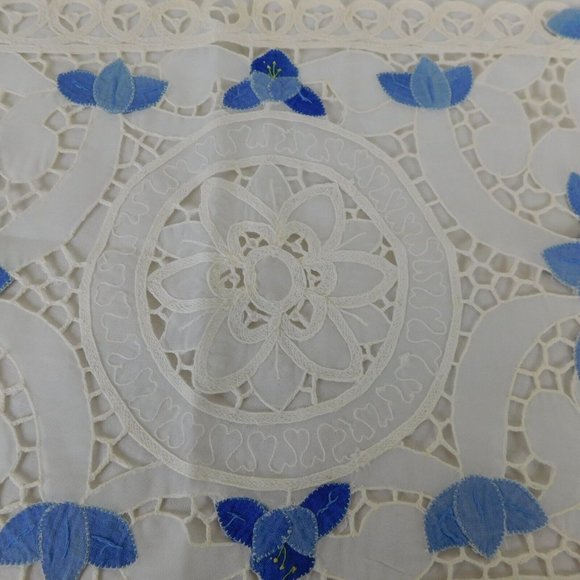 Fabric Placemat Floral Applique Blue White Lace 16.5"x11" SINGLE Vintage FLAW - Picture 6 of 10